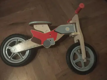 Draisienne 3 à 4 ans en bois selle à réparer