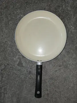 Poêle cuisine revêtement pierre ou céramique