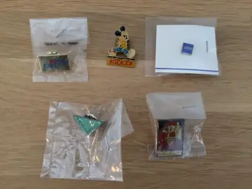 Lots de pin's dont 1 pin's Mickey