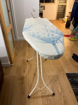 planche à repasser. Bon état