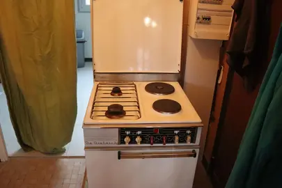 Donne four-gazinière