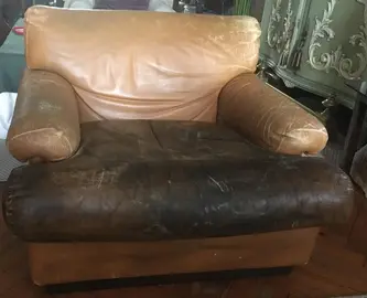 2 Fauteuils en cuir années 70