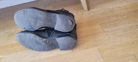 Paires de bottines taille 38 semelles à réparer