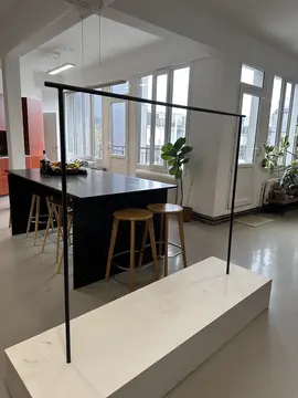 Porte manteau pour grande entrée ou magasin