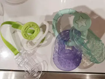 NEUF anneaux et tétine de dentition neufs