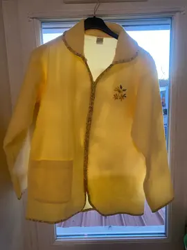 robe de chambre ou veste chaude pour le soir elle est neuve du taille S