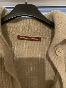 veste du s je crois marron beige elle est bien chaude