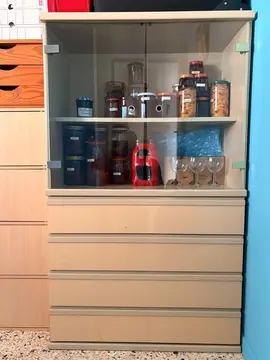 Meuble de rangement avec vitrine