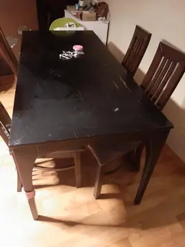 Table de salle à manger noire