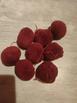 pompons rouge