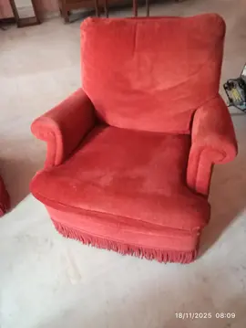 fauteuil en velours rouge orangé