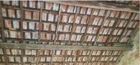 Donne tuiles anciennes