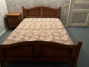 LIT 140 CM AVEC TABLE DE CHEVET