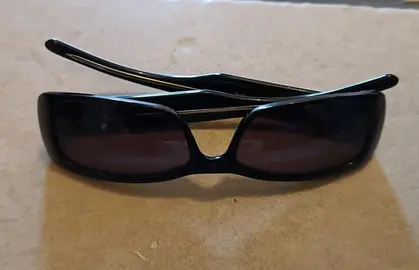 lunettes de soleil noires - femme