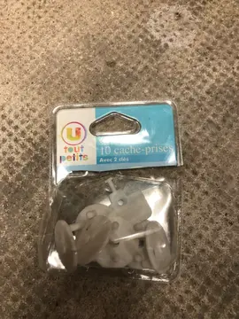 5 cache prises avec clé