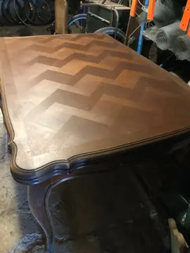 table salle à manger avec rallonges et meuble vitrine