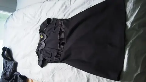 Jolie robe noire à reprendre