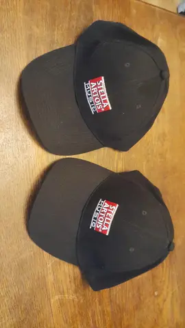 a donner 2 casquette neuve