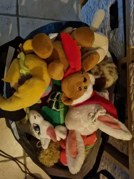 pleine poche de peluches