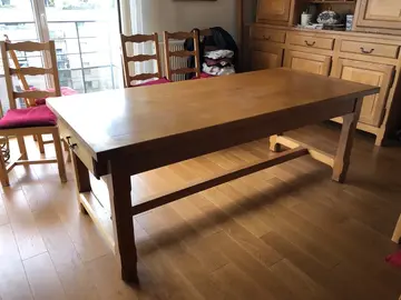 Table et 8 chaises en chêne massif