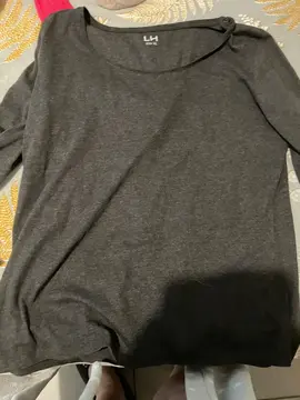 2 pulls et un tee shirt manches longues