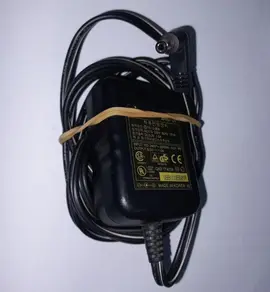 Adaptateur secteur 5 volts / 1 ampère, donné SANS cordon secteur (C7)