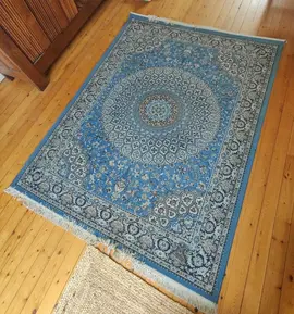 Tapis 1.7m x 2.3m