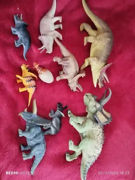 lots de dinosaures (b)