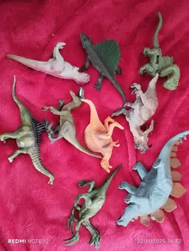 lots de dinosaures (e)