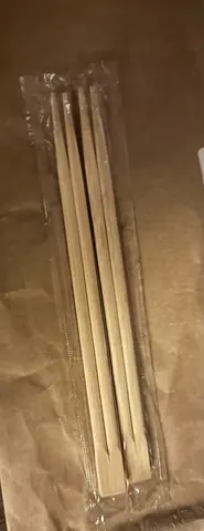 2 paires de baguettes en bois neuves