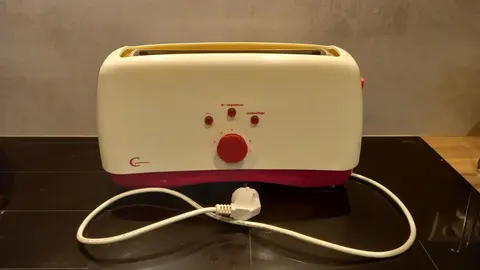 Grille-pain blanc et rose de marque Casino