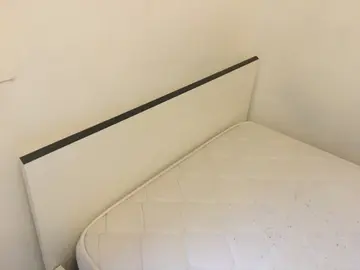 cadre de lit 1 place avec 2 tiroirs. attention, pas de matelas, ni de sommier