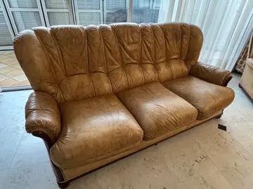 canapé en cuir marron clair et 2 fauteuil