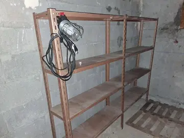 Etageres metalliques