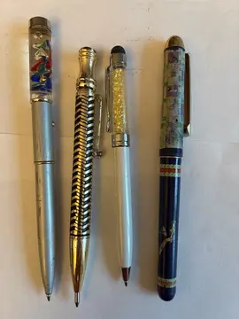 jolis stylos avec mines à remplacer