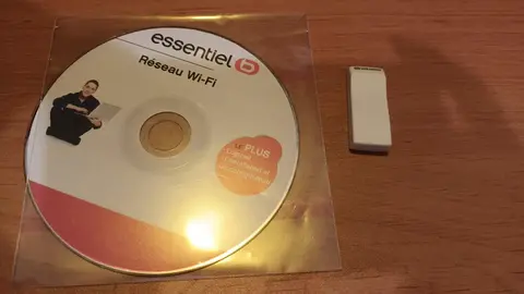 Clé usb wifi et CD d'installation