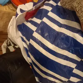 sac 50 pièce vetzmznt enfant à donner 4 ans et 6 ans garçon