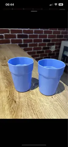 2 verres en plastique