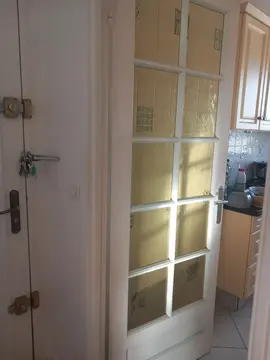 Porte intérieure avec carreaux