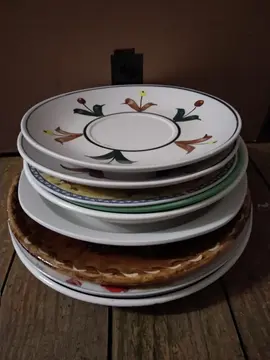 9 assiettes dépareillées