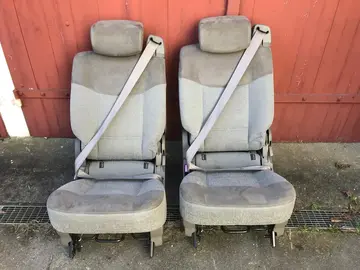 2 sièges d'Espace IV