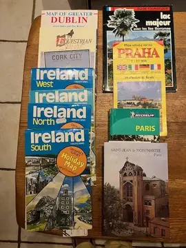 guides de voyages et/ou cartes