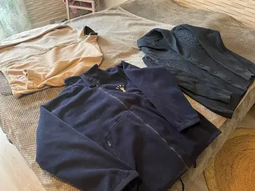 2 polaires et 1 gilet
