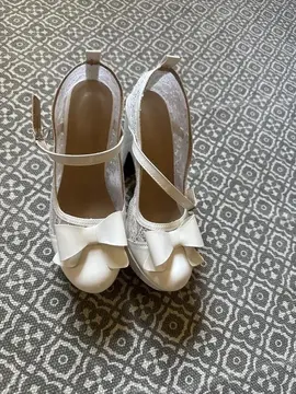Chaussures à talons en dentelles blanches taille 41