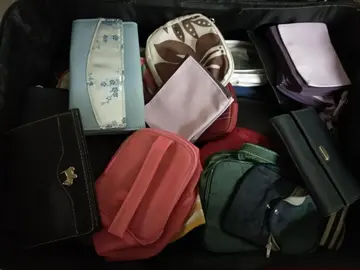 Lot de pochettes trousses de toilette porte monnaie