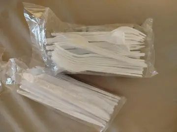 Couverts plastiques + gobelets