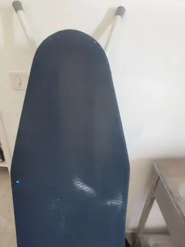 canapé, table a repasser, vaisselle