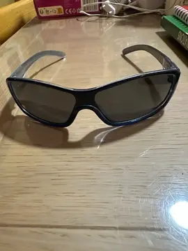 Lunettes de soleil bleu petit enfant moins de 5 ans