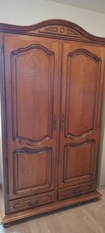 Armoire avec penderie