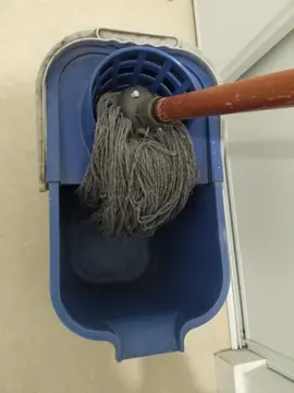 Set de nettoyage / Balai à franges et seau